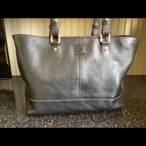 Dooney & Bourke East West Chelsea Black